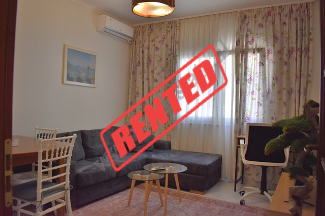 Apartament 1+1 me qira tek Komuna e Parisit ne Tirane